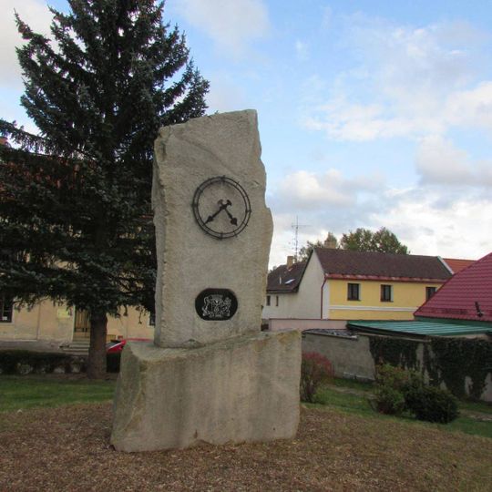 Hodiny před kostelem sv. Prokopa ve Studené