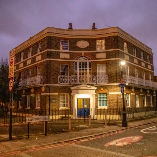 202, Kennington Lane Se11