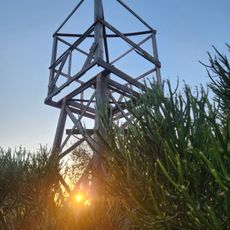 המגדל-העמדה-המקלט