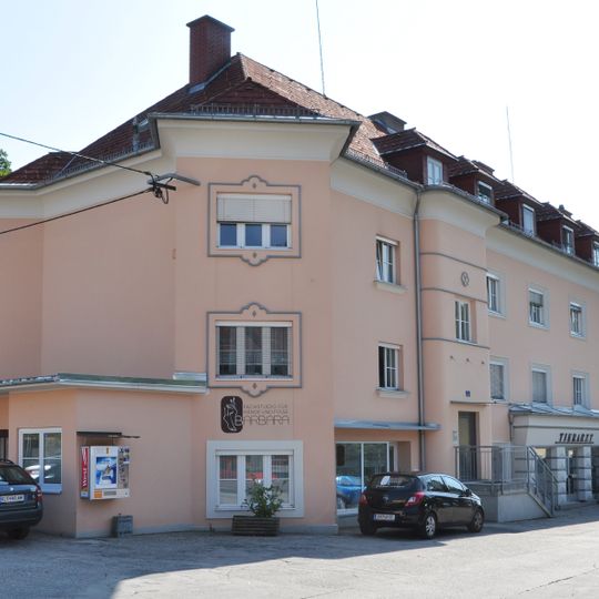 Mehrfamilienwohnhaus