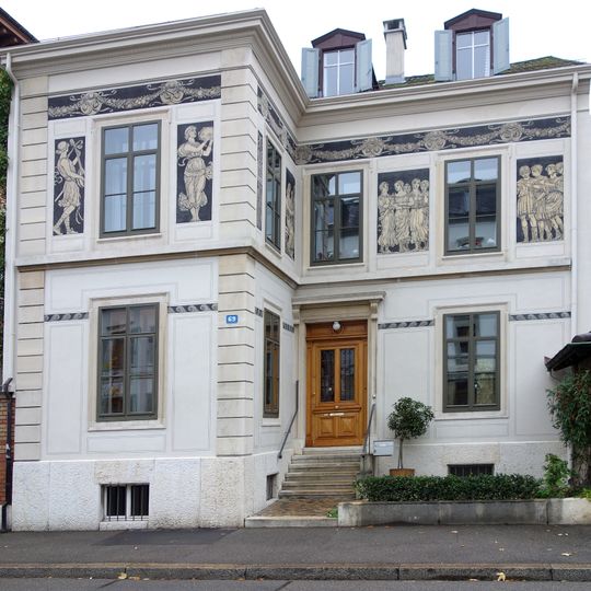 Wohnhaus mit Sgraffiti