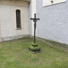 Kříž u kostela v Ječovicích