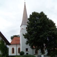 Katholische Kirche Stephanus mit Mauer