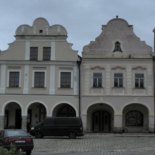 Náměstí Zachariáše z Hradce 48