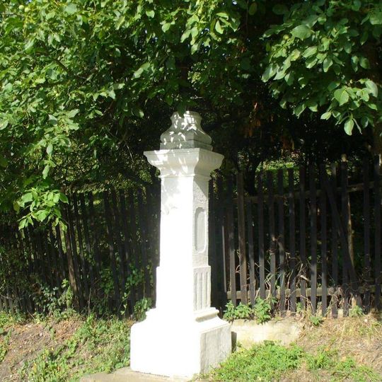 Kříž u silnice v jižní části Prackovic