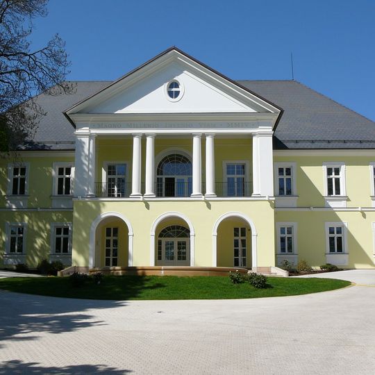 Klecany Castle