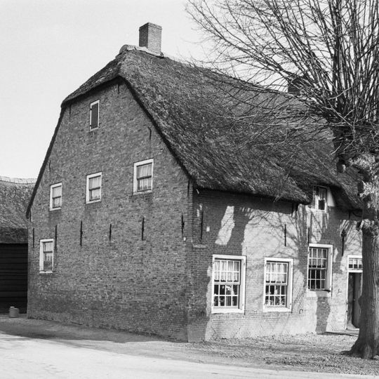 Langstraat 15, Uitwijk