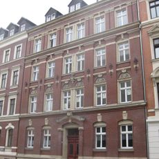 Mietshaus in geschlossener Bebauung Uhlandstraße 5