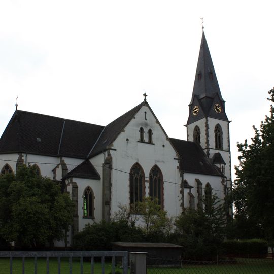 Katholische Pfarrkirche St. Nikolaus und Pfarrhaus