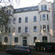 Mietshaus in geschlossener Bebauung mit Vorgarten Reineckerstraße 68