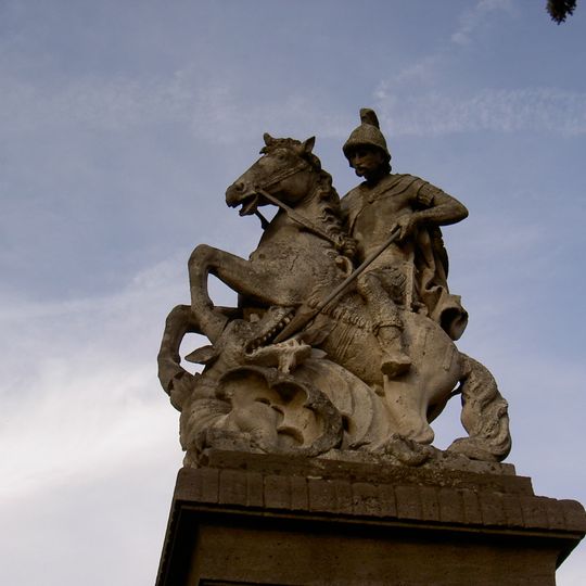 Kriegerdenkmal mit Figur des hl. Georg