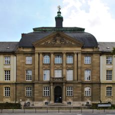 Universität