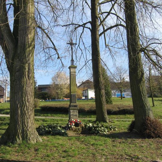 Pomník padlým v první světové válce na návsi v Kojovicích