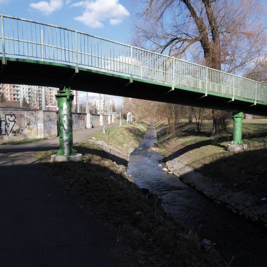 Lávka přes Vejprnický potok ve Skvrňanech u smyčky Malesická