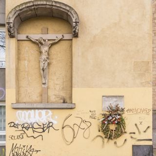 Bildnische mit Kruzifix, Spielmannsgasse
