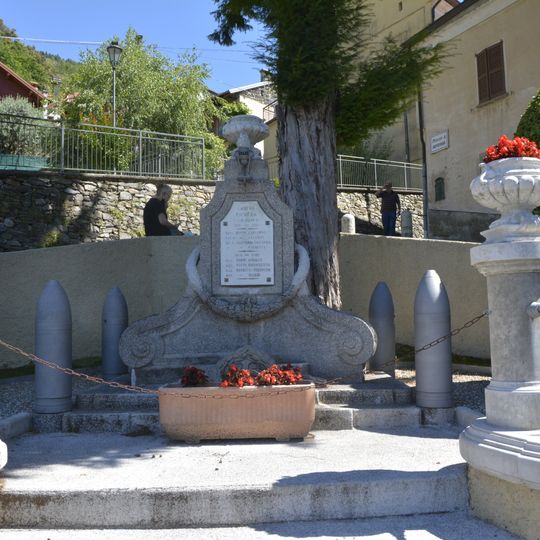 Monumento ai Caduti di Cadero