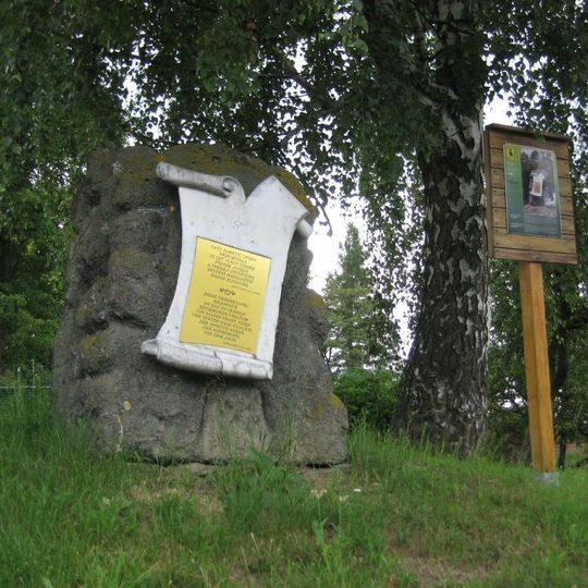 Pamětní deska u kostela ve Staré Rudné