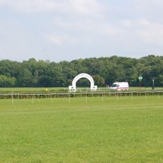 Teren Wyścigów Konnych (tory wyścigów) w granicach ul. Puławskiej, Wyczółki, Bokserskiej, Wyścigowej, Galopu, Taborowej