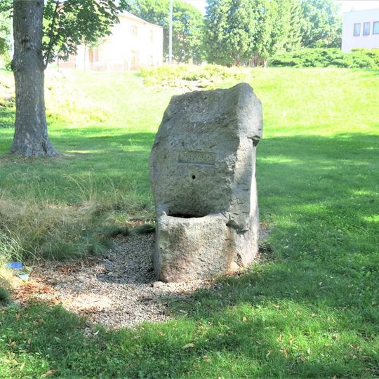 Pomník nejasného účelu v městském parku v Hrádku nad Nisou