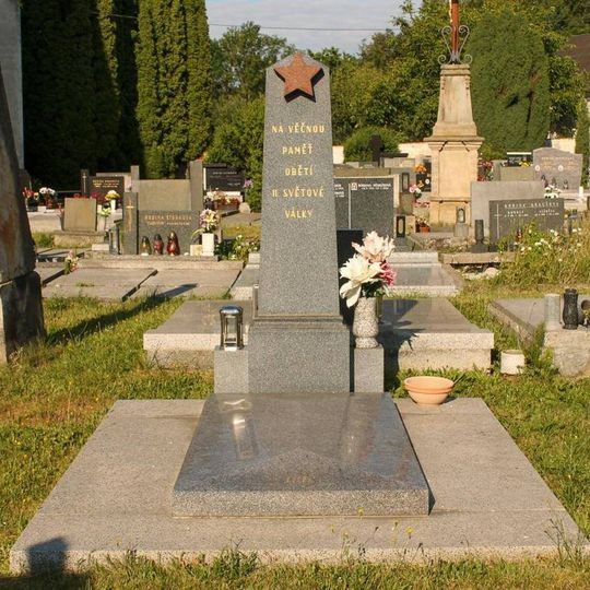 Pomník padlým v Lukové na hřbitově