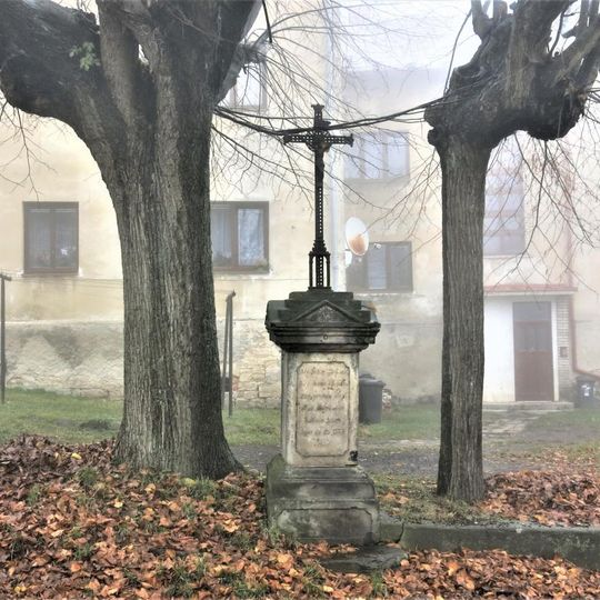 Kříž u domu 64 v Práchni