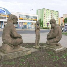 Sochy před kinem Hvězda v Kadani