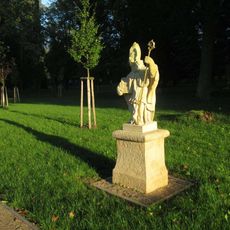 Socha biskupa v Liblíně v parku