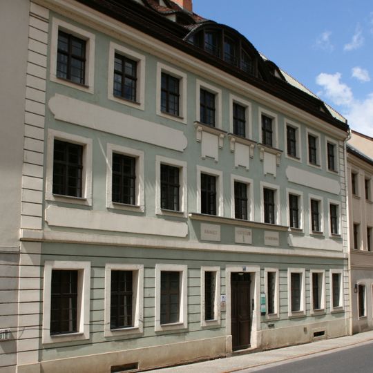 Wohnhaus in geschlossener Bebauung und Hofgebäude Hotherstraße 31