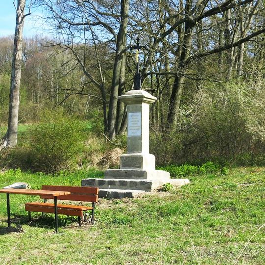 Kříž na louce východně od Raného