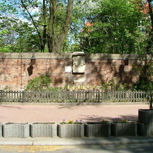 4 Barska Street in Warsaw - the wall