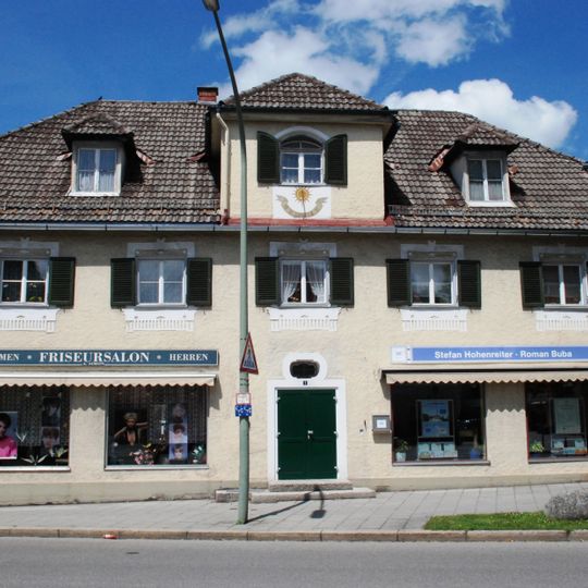 Wohn- und Geschäftshaus