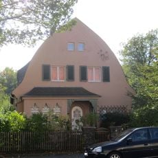 Wohnhaus mit Garten und Garage sowie Einfriedung in offener Bebauung Max-Saupe-Straße 29