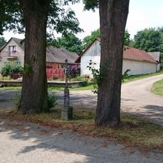 Kříž v Jankovské Lhotě na návsi