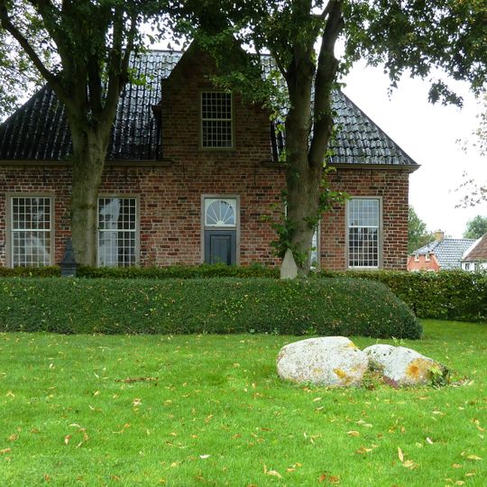 Voormalige pastorie en kerkhof