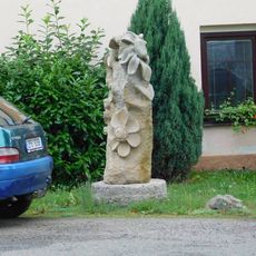 Plastika před domem čp. 52 v Kozojedech