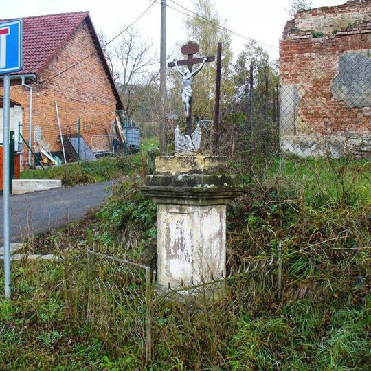 Kříž na rozcestí u domu 94 ve Volfarticích