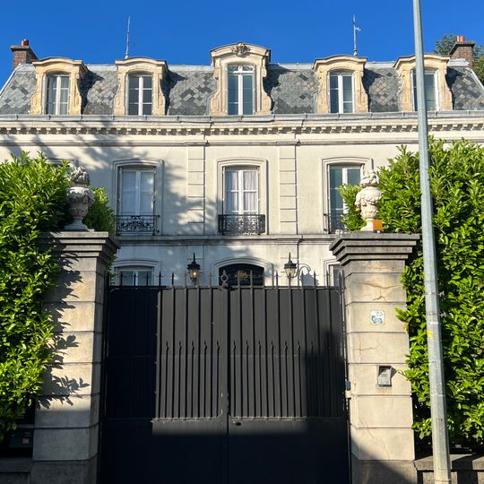 Château, 25 rue de Brie