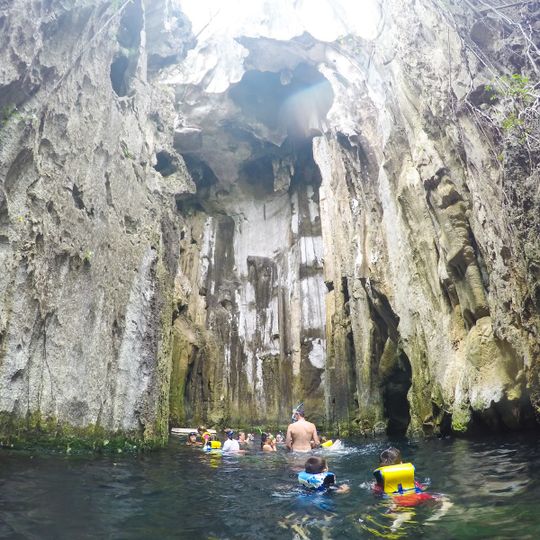 Sawa-i-Lau Caves