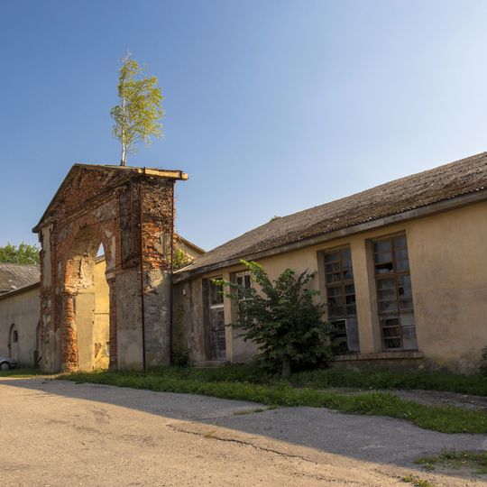 Ezeres muižas apbūve ar parku