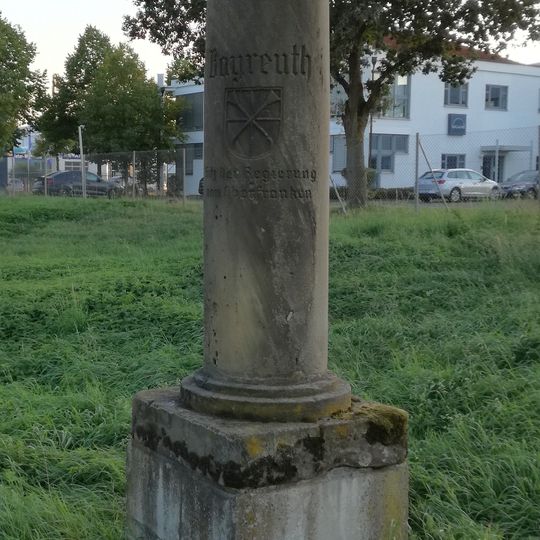 Sandsteinsäule zur Markierung der Stadtgrenze