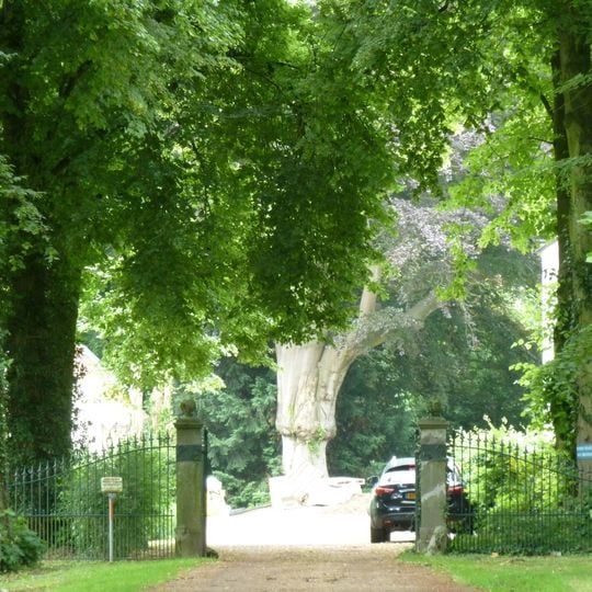 Kasteel Genbroek: pijlers en hek