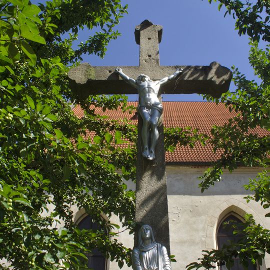Kříž u kostela sv. Petra a Pavla ve Stráži nad Nežárkou