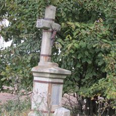 Kříž východně od Ondřejova poblíž hlavní silnice