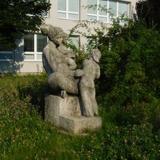 Sousoší před školou v ulici Jana Žižky v Otrokovicích