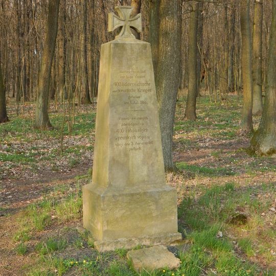 Pomník padlým 400 rakouským a pruským vojákům v bitvě 1866 v lese Svíb u Máslojed