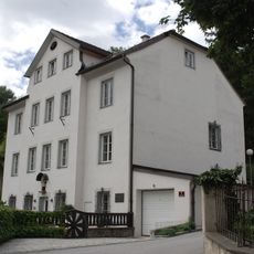 Widum Mariahilf einschließlich Einfriedungsmauer an der Höttinger Au