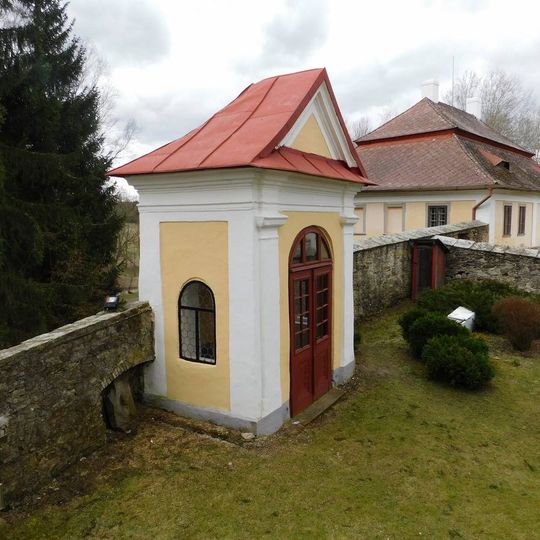 Kaple na hřbitově u kostela v Sobíňově