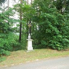 Kříž východně od Kadova u lesíka