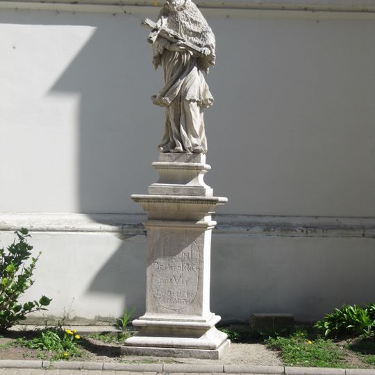 Socha svatého Jana Nepomuckého u Františkánského kláštera v Uherském Hradišti