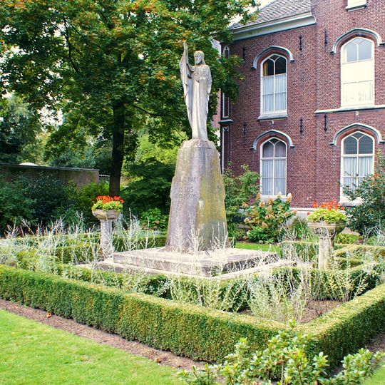 Statue of Sacred Heart of Jesus Christ